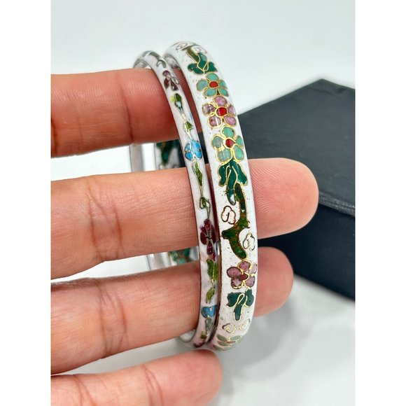 Vintage White Cloisonne Bracelets Set of 2 Oriental Flower Enamel Floral Bangles - Picture 3 of 7